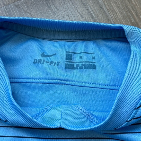 Nike Dri-Fit Shirt - Picture 4 of 4